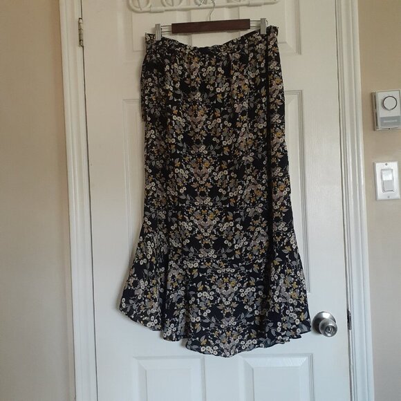 Floral Black Midi Skirt - Picture 3 of 11